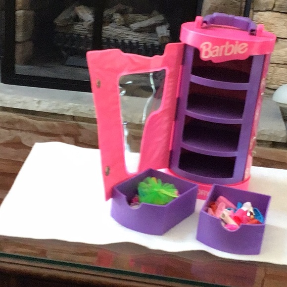 Vintage Barbie accessory case, 1992 accessories and over 20 pairs of shoes - Picture 4 of 8